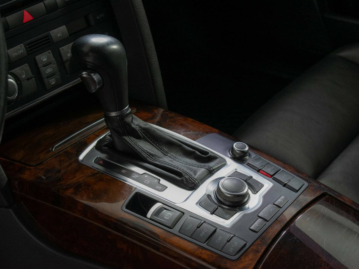 Audi A6 III (C6) Рестайлинг, 2010 Фото №13