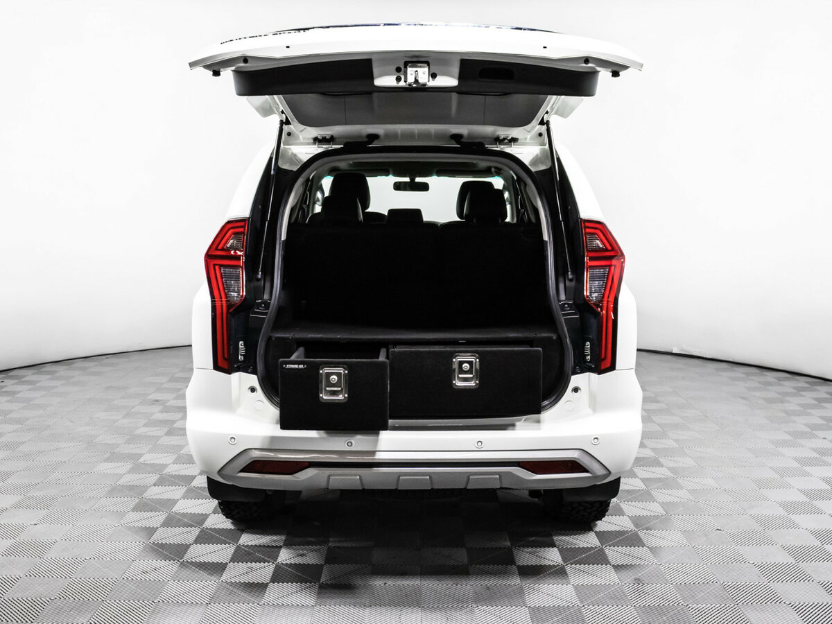 Mitsubishi Montero Sport III Рестайлинг, 2022 Фото №12