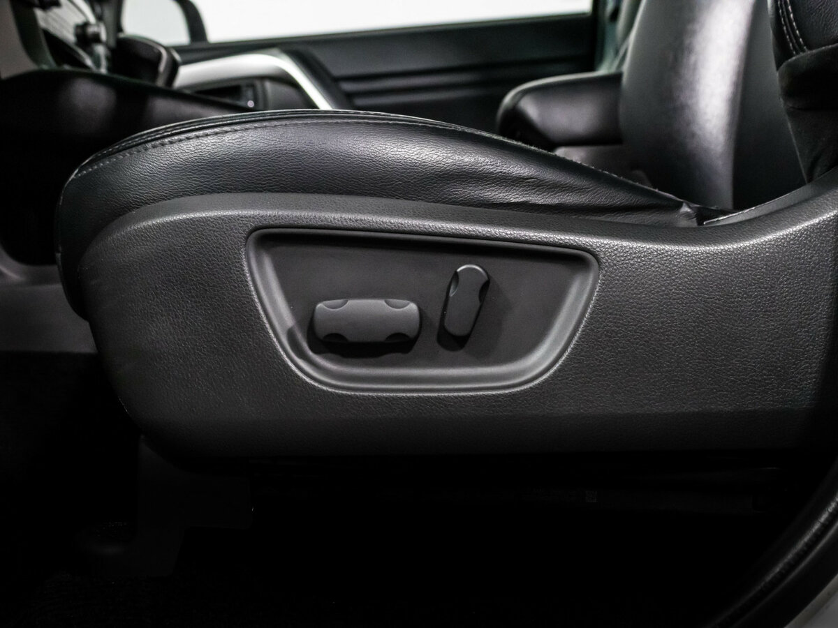 Mitsubishi Montero Sport III Рестайлинг, 2022 Фото №13