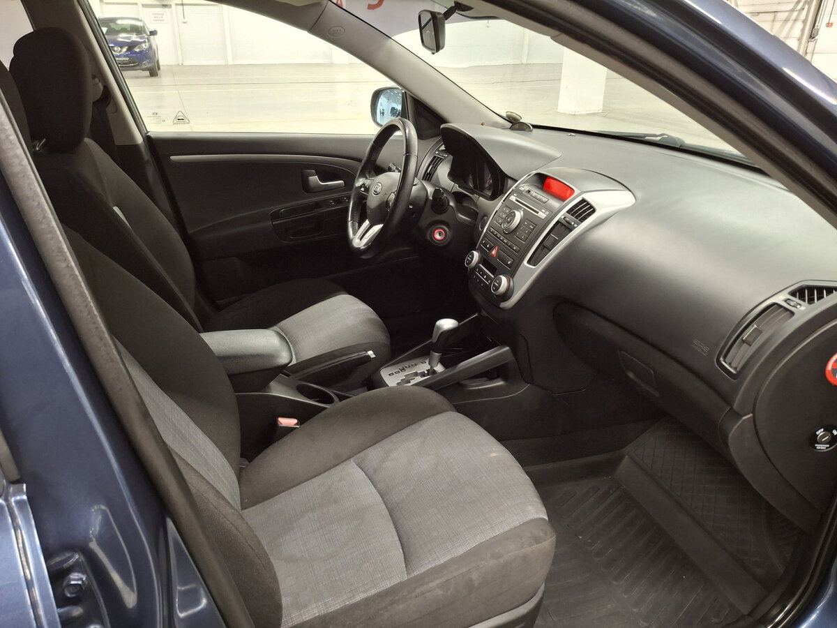 Kia Ceed I Рестайлинг, 2011 Фото №9