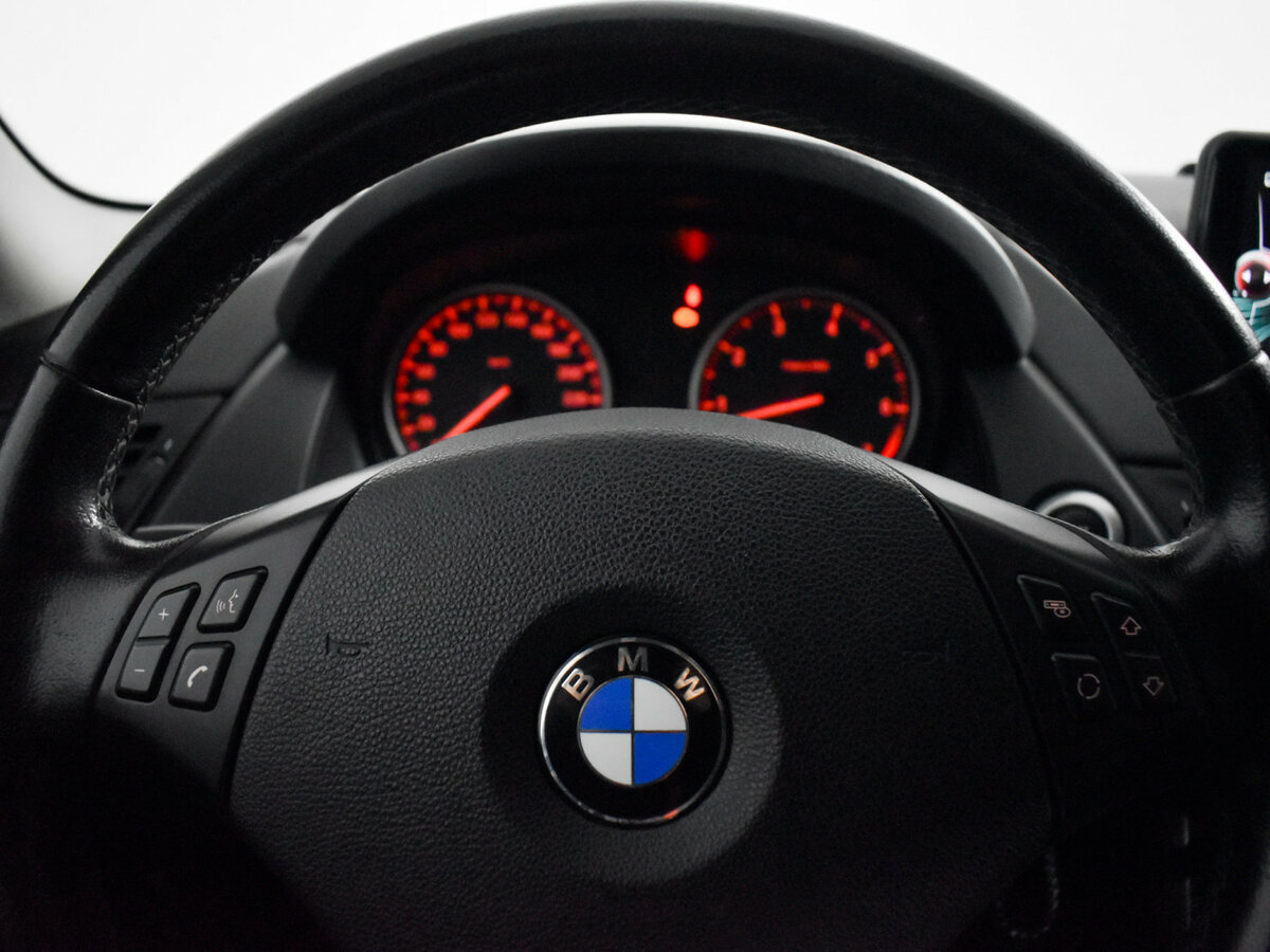 BMW X1 18i I (E84), 2010 Фото №16