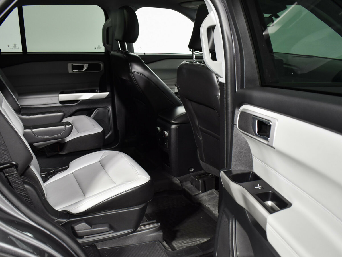 Ford Explorer VI, 2021 Фото №10