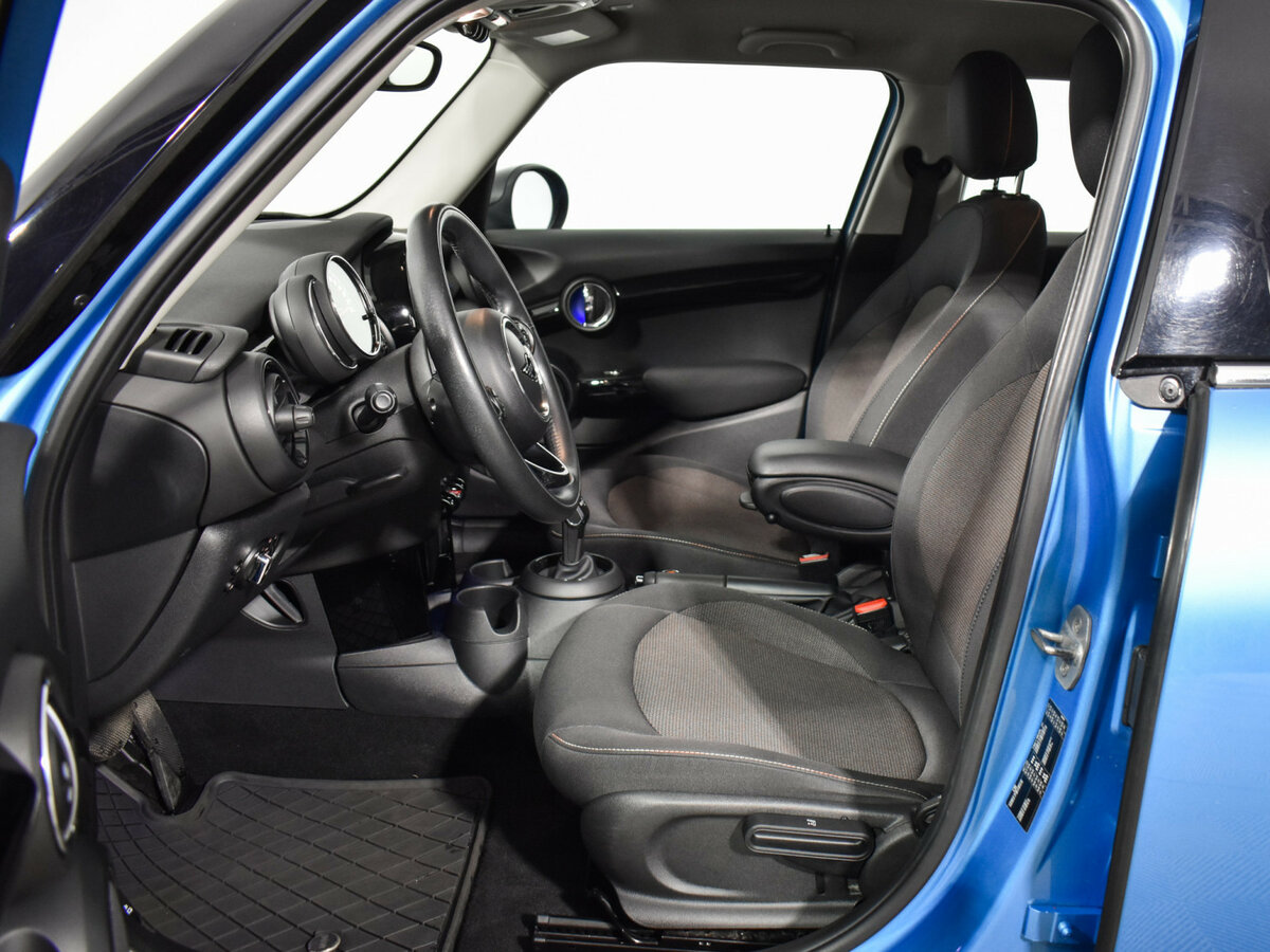 Mini Hatch Cooper III (F55/F56) Рестайлинг, 2019 Фото №10