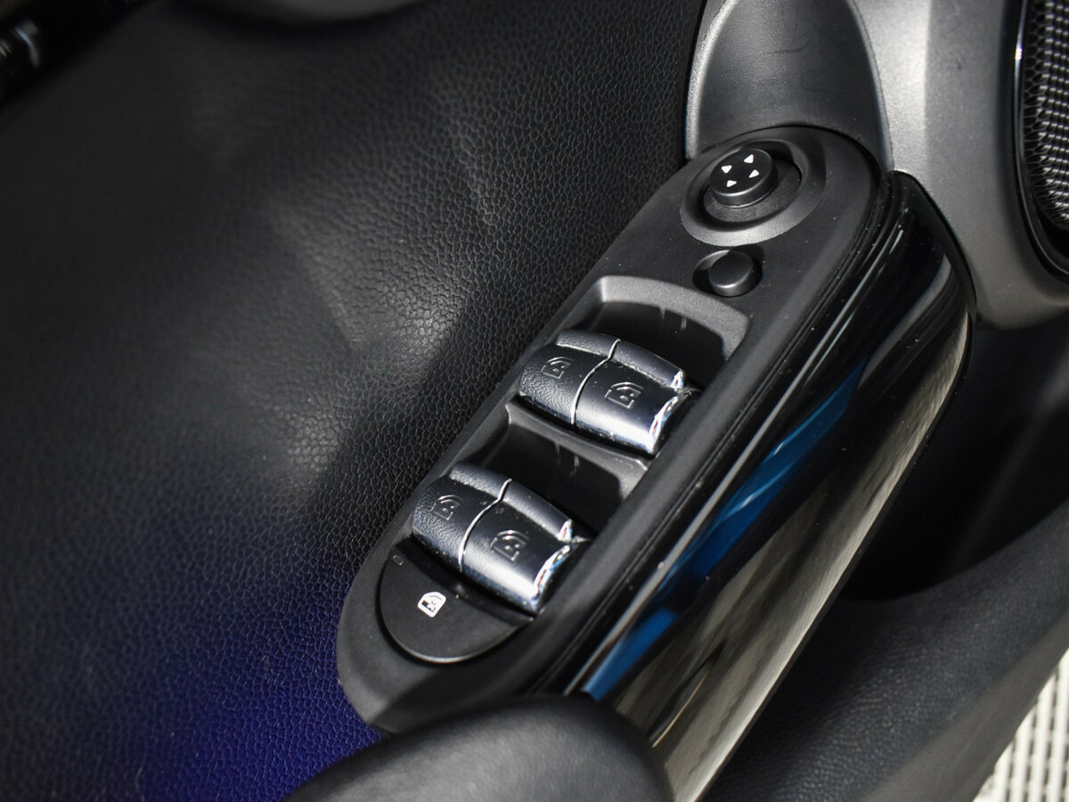 Mini Hatch Cooper III (F55/F56) Рестайлинг, 2019 Фото №17