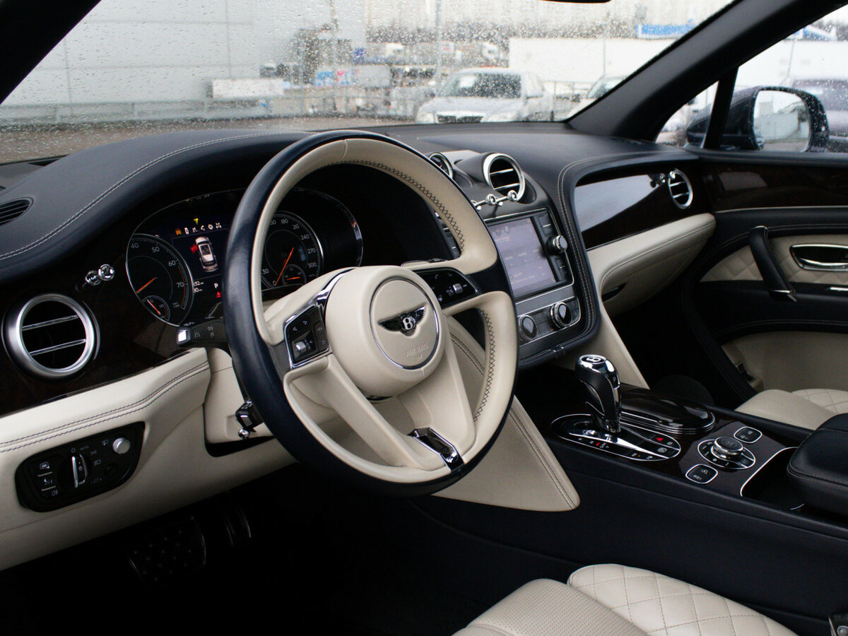 Bentley Bentayga I, 2016 Фото №10