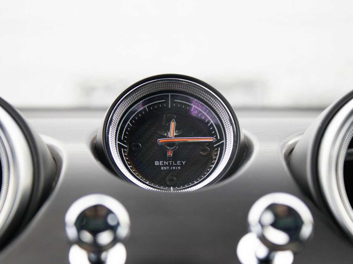 Bentley Bentayga I, 2016 Фото №23