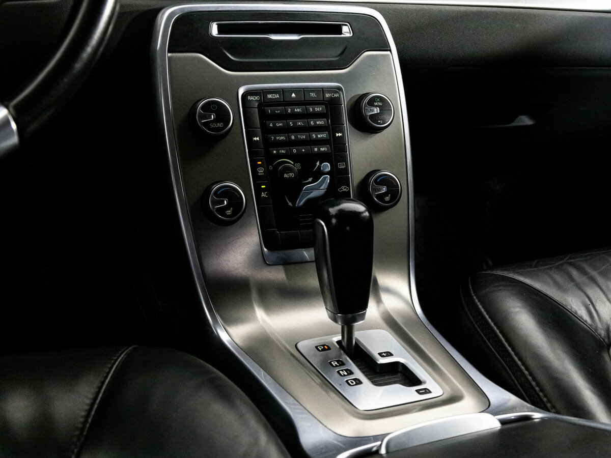 Volvo XC70 II, 2011 Фото №10