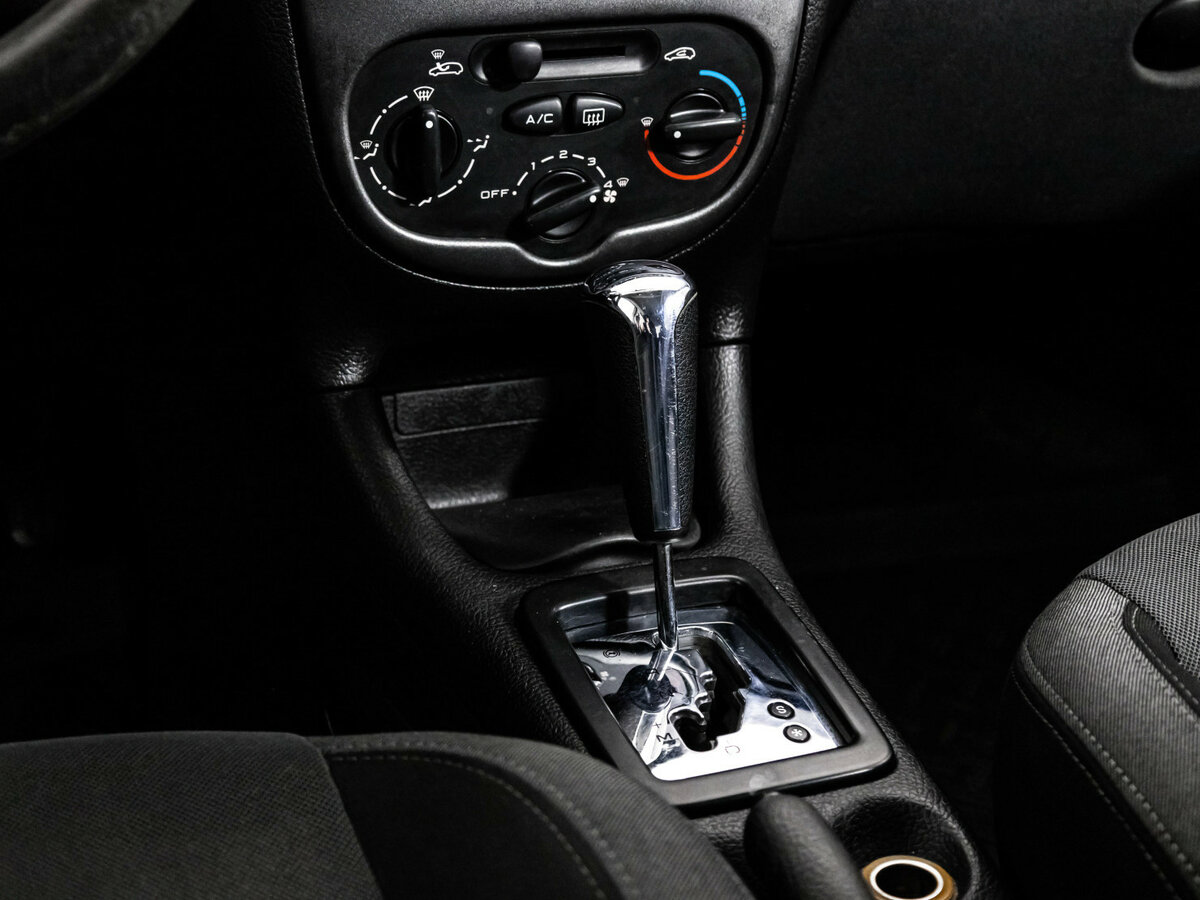 Peugeot 206, 2008 Фото №12