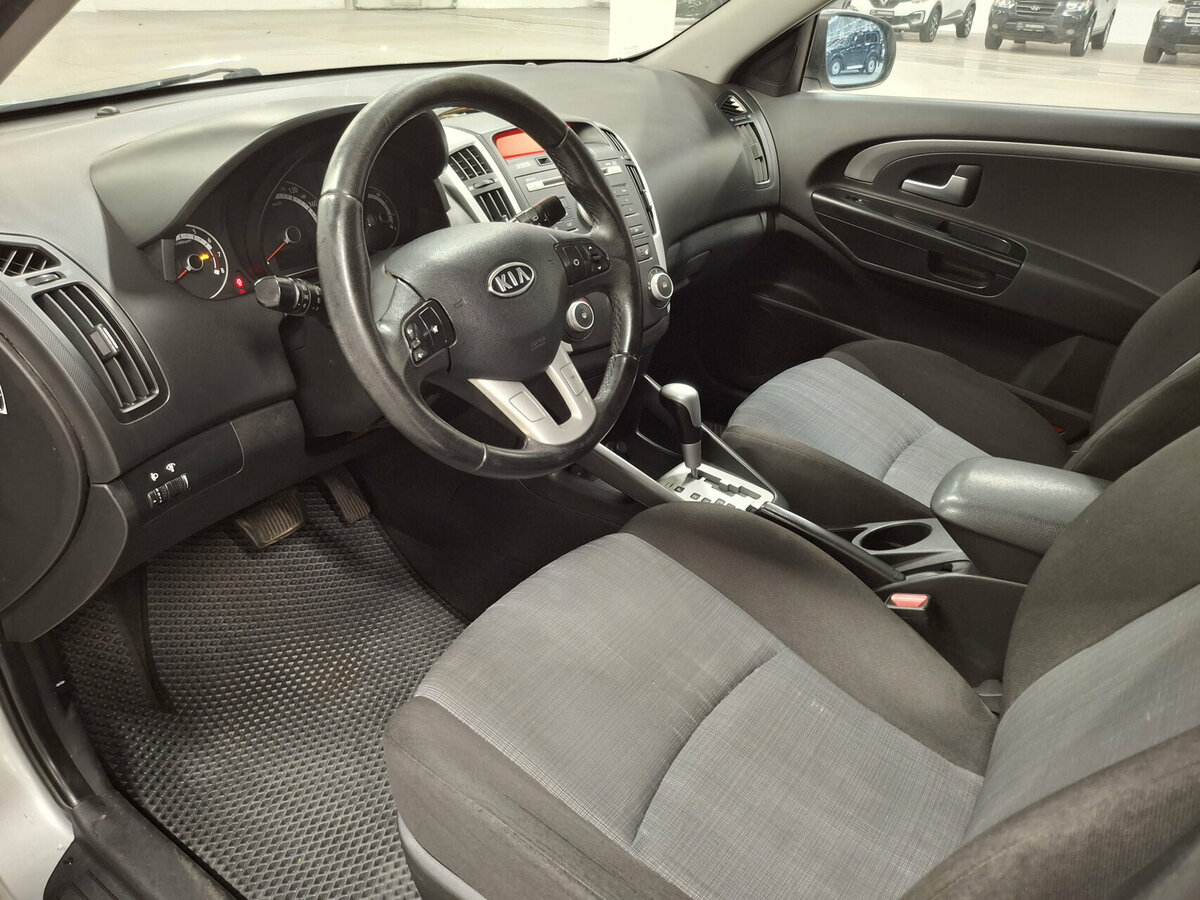 Kia Ceed I Рестайлинг, 2011 Фото №16